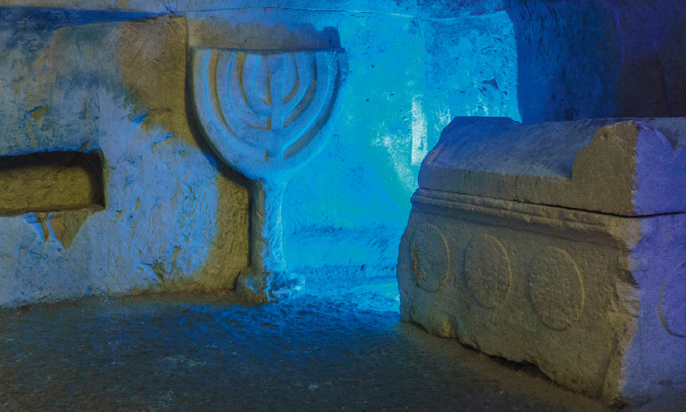 Cemitério judaico no monte das Oliveiras, o mais antigo e importante de Jerusalém, datado de 1000 a.C