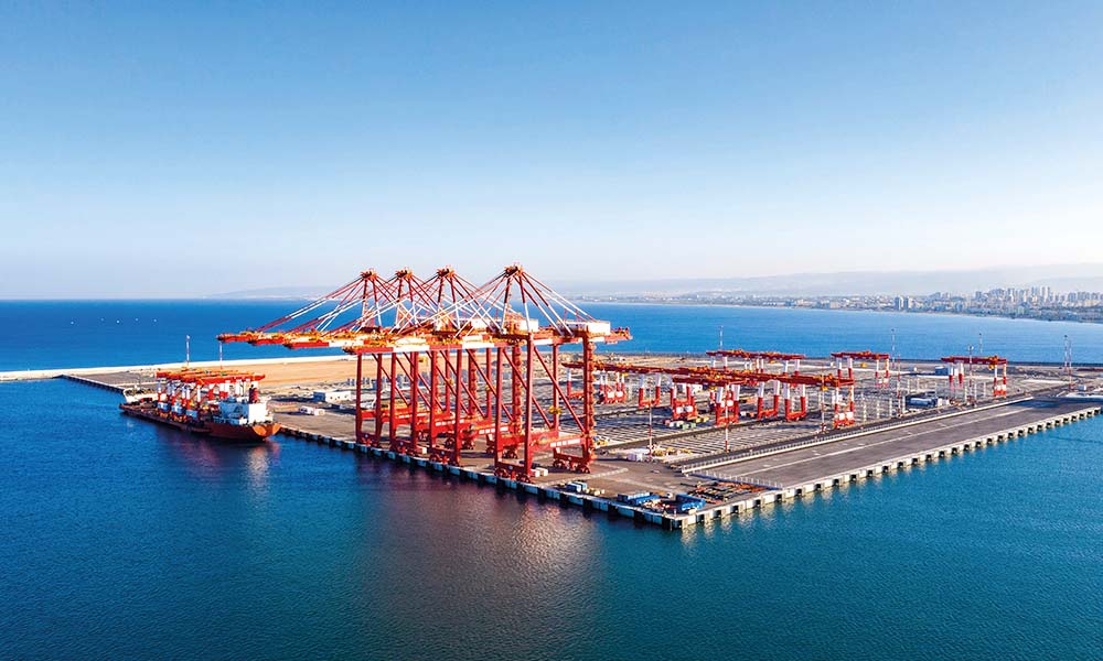 Porto construido por empresa estatal chinesa inaugurado em setembro de 2021.