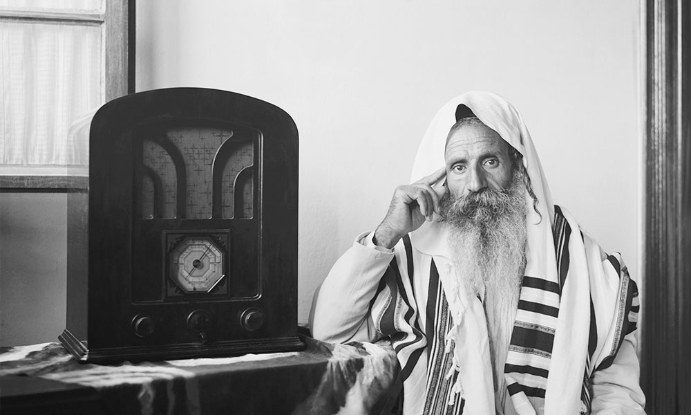 Rabino Yemenite, em vestes tradicionais ortodoxas e xale de oração (1937).