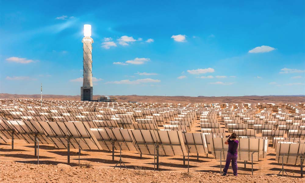 Usina de energia solar Ashalim, construída no deserto do Neguebe, ao sul da cidade de Berseba, Israel.