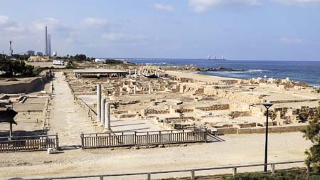 Achado de adornos cristãos primitivos no litoral de Cesareia