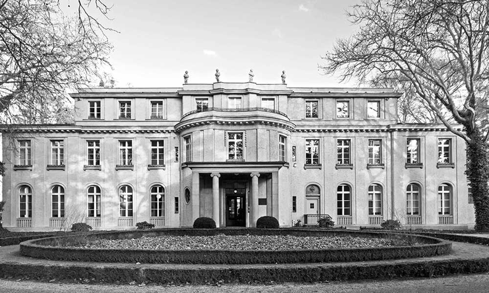 Edifício n.º 56–58 Am Großen Wannsee, propriedade onde a Conferência de Wannsee ocorreu. Atualmente um memorial e um museu.